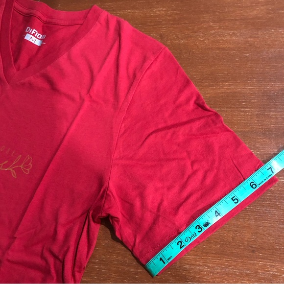 Red v-neck t-shirt - Picture 7 of 8